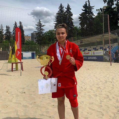 Елена Зайкина выиграла чемпионат Москвы по пляжному самбо