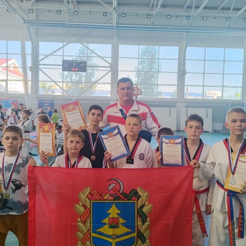 Брянские тхэквондисты успешно выступили на соревнованиях в Смоленской области