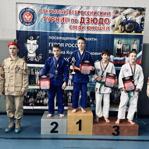 Семеро на пьедестале